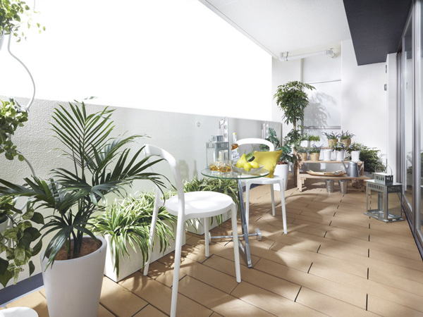 Living.  [Wide balcony with a feeling of opening] Wide balcony to ensure a depth of about 2m. living ・ To open the dining window, Space is a nice feeling that can also be used as a space of + α.  ※ 703 ~ The depth of the balcony of 712 in Room will be about 1.5m.