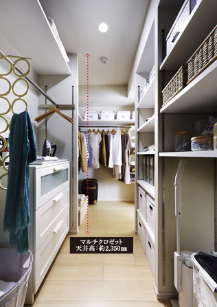 Interior.  [Multi-closet] Rather than simply providing a space, The width vertical, side, I thought from the depth, Pursued more effectively Maeru accommodate the mono. By efficacy of accommodating increases, Born room to living space, To produce a neat living space.  ※ The height of the multi-closet depends on the type.