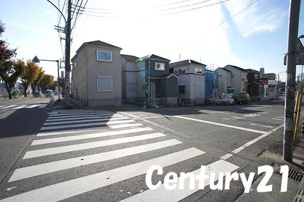 Local photos, including front road. 11 / 22 shooting