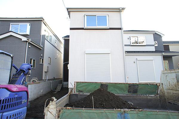 Local appearance photo. 4 Building