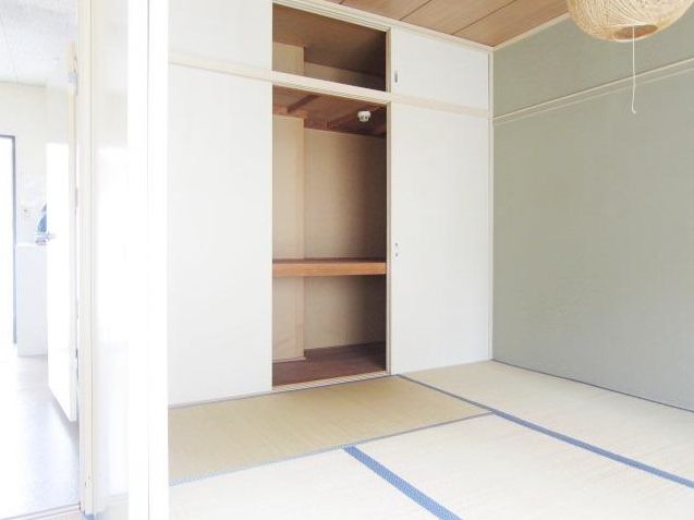 Receipt. Wide large storage