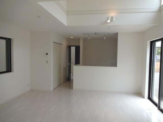 Living. 1 Building (July 2013) Shooting