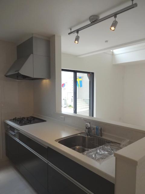 Kitchen. 1 Building (July 2013) Shooting