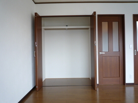 Living and room. Wide storage space - vinegar.