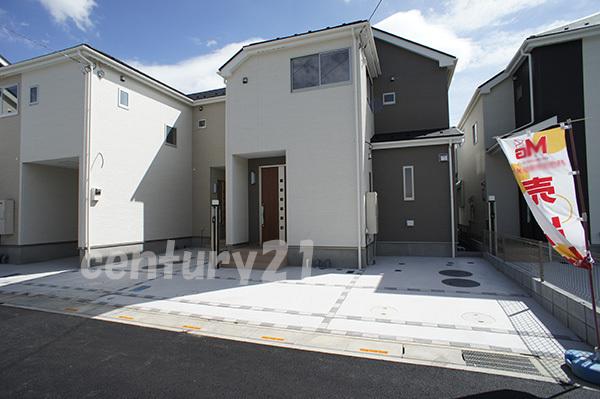 Local appearance photo. 5 Building