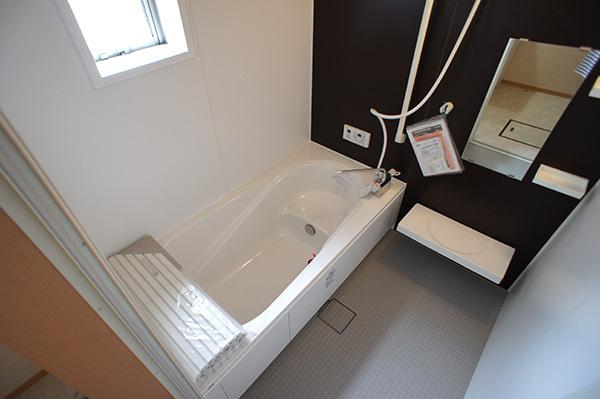 Bathroom. 5 Building