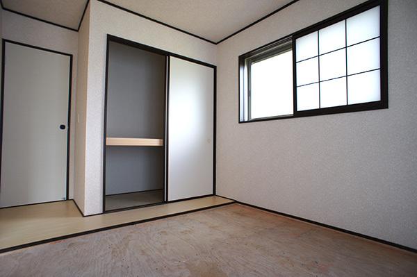 Non-living room. 5 Building