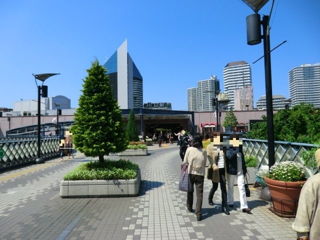 Shopping centre. Miel Kawaguchi until the (shopping center) 451m