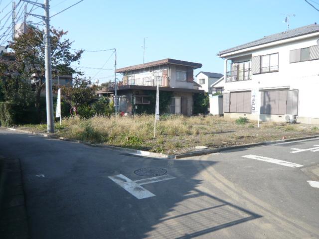 Local photos, including front road. Local (12 May 2013) Shooting