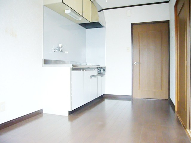 Living and room. The arrangement of the furniture is also considered easy to size.