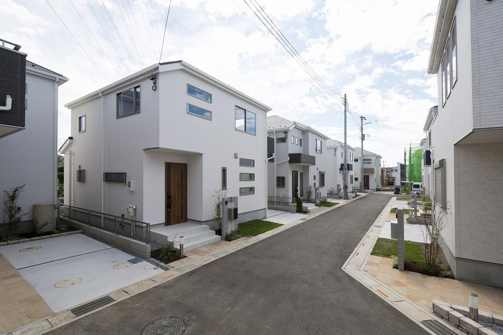 Local photos, including front road. Local (September 2013) Shooting