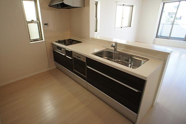 Kitchen. Face-to-face kitchen where you can enjoy a conversation with your family, even while cooking Indoor (11 May 2013) Shooting 1 Building