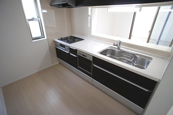 Kitchen. Indoor (11 May 2013) Shooting Building 3