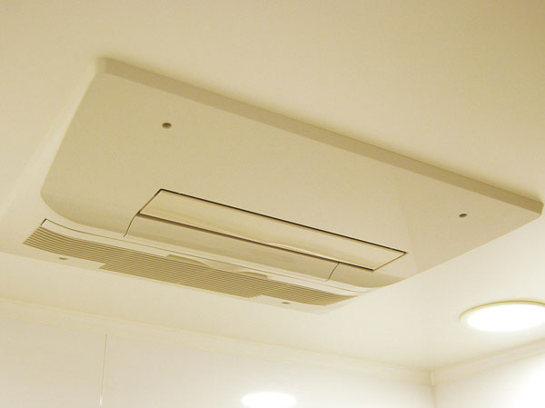 Bathing-wash room.  [Bathroom heating dryer (electric)] 24-hour ventilation and dry ・ Installing a bathroom heater dryer equipped with a heating function. (Same specifications)