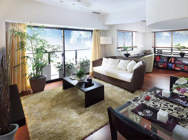 Room and equipment. South-facing bright living ・ dining. Exceptionally also a feeling of opening in the two sides opening. Outside of the upper floor windows also spread a carefree view. It is also a point to have adopted the sliding door between the living room of the side so that you can use to flexible. (Model Room A type ・ Select 1 / Free of charge ・ Application deadline Yes)