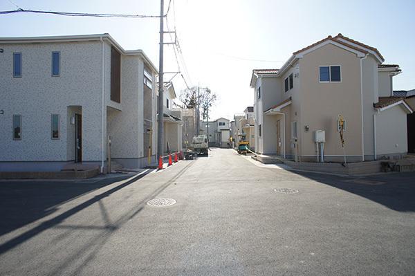 Local photos, including front road. Local (11 May 2013) Shooting