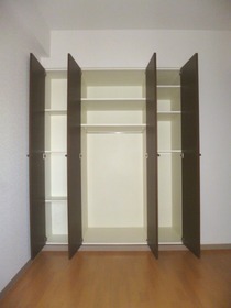 Living and room. It is a large storage
