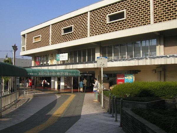 station. 1300m to bracken Station