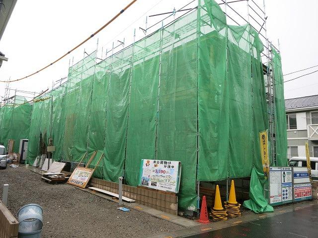 Local photos, including front road. Local (10 May 2013) Shooting