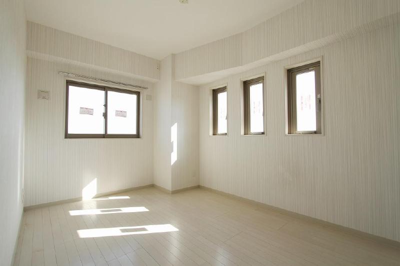 Other room space. 2 side lighting of the corner room unique Perfect for the bedroom