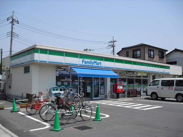 Convenience store. 560m to Family Mart (convenience store)
