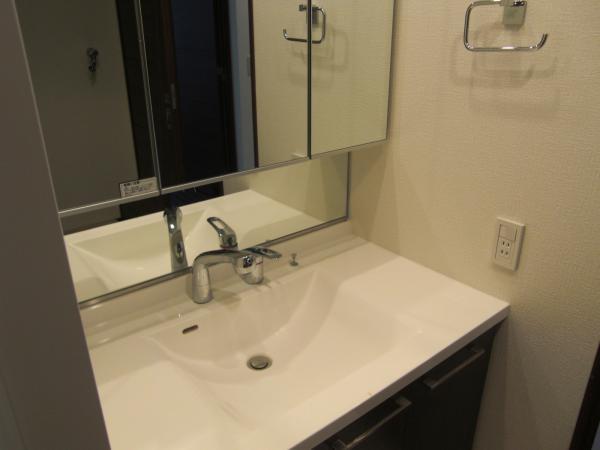Wash basin, toilet