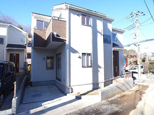 Local appearance photo. 1 Building