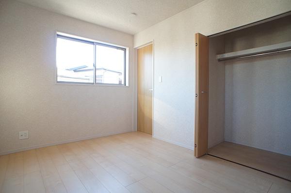 Non-living room. 1 Building