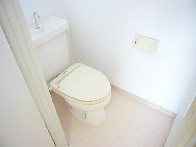 Toilet. After all, the popular bus ・ Restroom. 