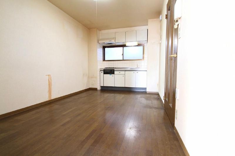 Other room space. The room will reform now.