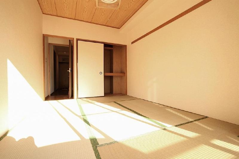 Other room space. There is a closet, The rooms can be refreshing available.