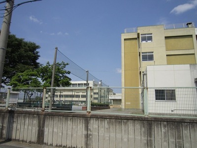 Primary school. Tozukahigashi up to elementary school (elementary school) 570m