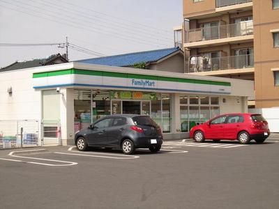 Convenience store. 560m to Family Mart (convenience store)