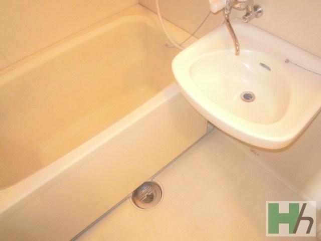 Bath. It is a bath with a wash basin. 