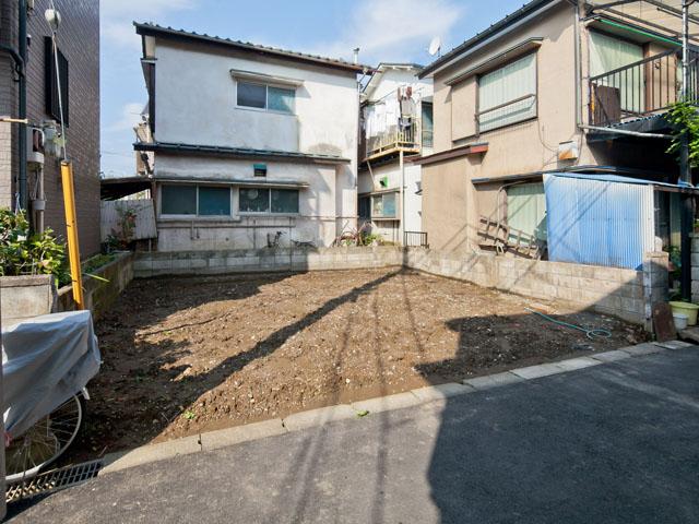 Local photos, including front road. Local (11 May 2013) Shooting