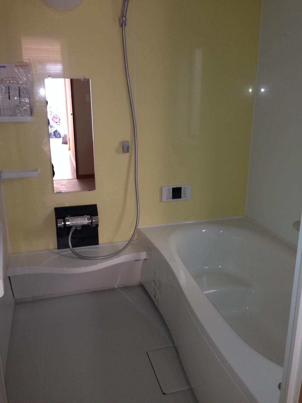 Bathroom. Spacious 1 pyeong bathroom to heal fatigue of the day! 