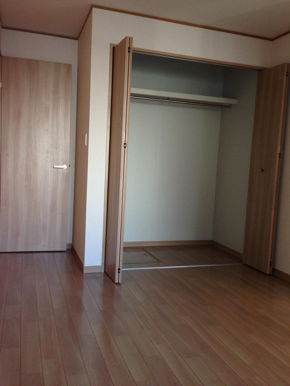 Non-living room. Comfortable with plenty of storage space! 