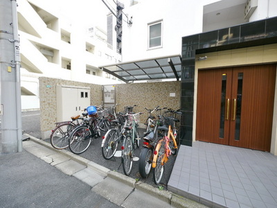 Other. 10m to the parking lot (Other)