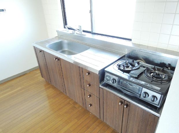 Kitchen. Gas stove is Installed