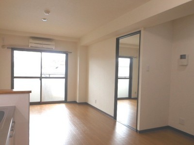 Living and room. Room 1