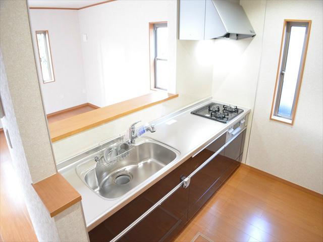 Kitchen. Easy also delivery of dishes