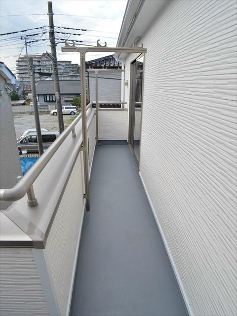 Balcony. L-shaped that can enter and exit from 2 rooms