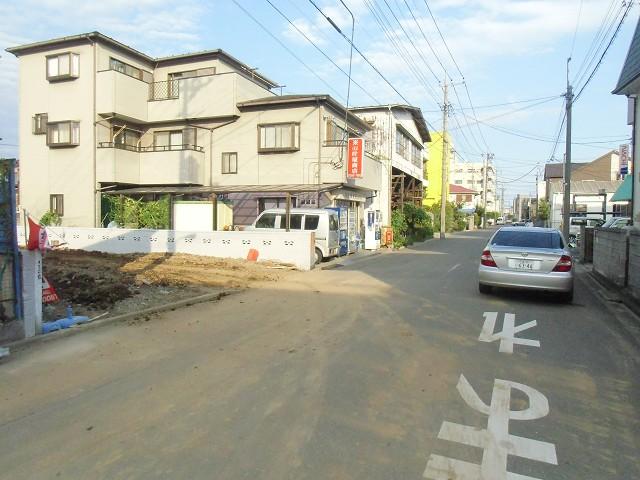 Local photos, including front road. Local (10 May 2013) Shooting