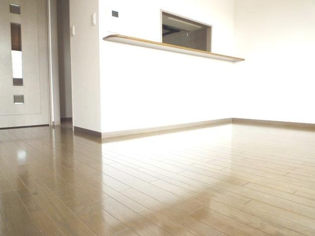 Living and room. Spacious living popular counter kitchen