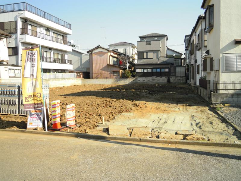 Local photos, including front road. Local (12 May 2013) Shooting