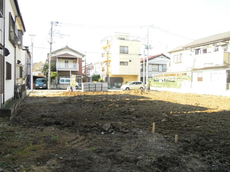 Local photos, including front road. Local (12 May 2013) Shooting