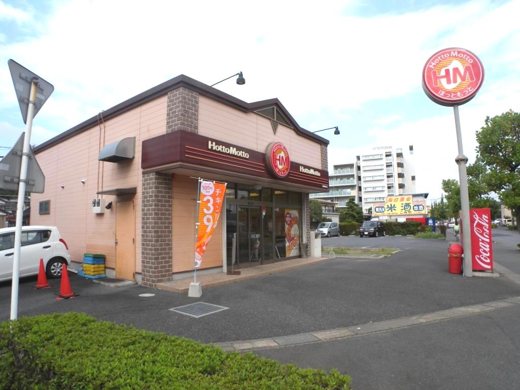 restaurant. Hot 280m more to the south overpass Street store (restaurant)