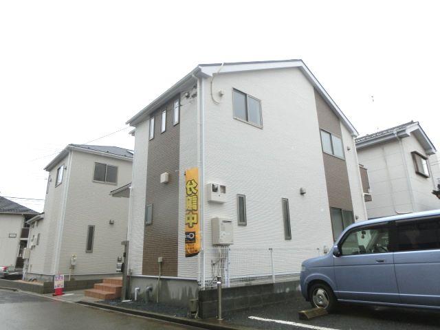 Local photos, including front road. Local (12 May 2013) Shooting