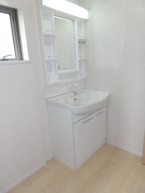 Wash basin, toilet. Indoor (12 May 2013) Shooting