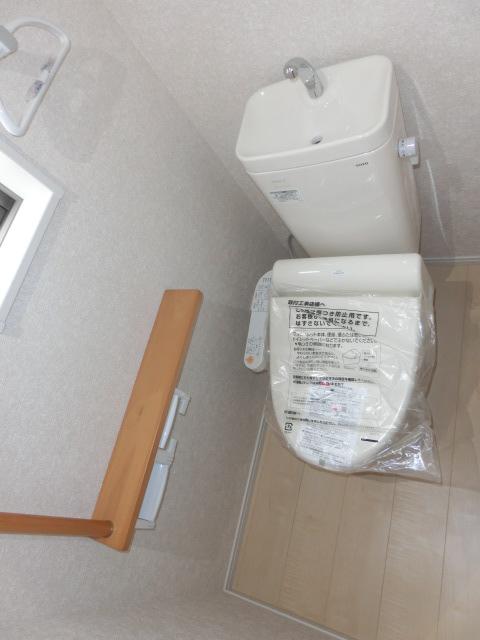 Toilet. Indoor (12 May 2013) Shooting